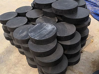 威海板式橡胶支座由若干层橡胶片与薄钢板经加压硫化